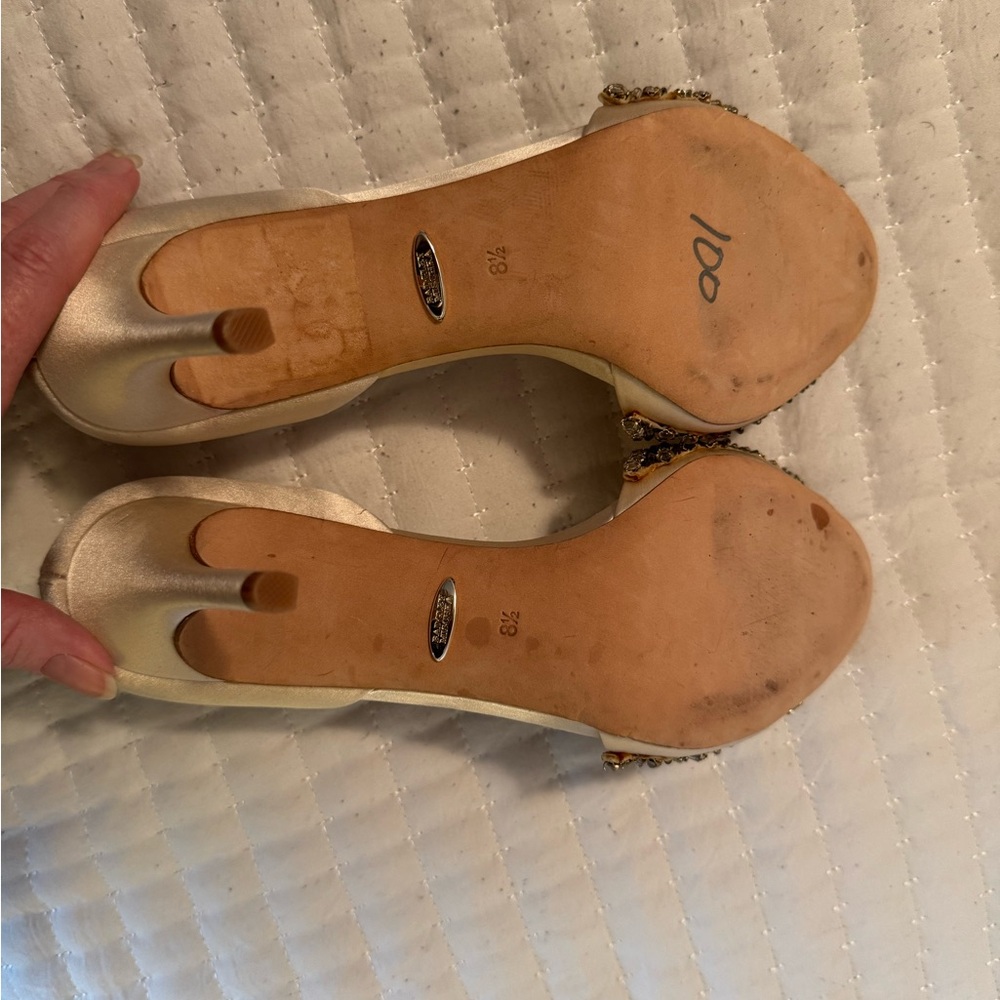 Badgley Mischka Embellished beaded and Rhinestone Size 8.5 Cream Heels - Picture 7 of 15